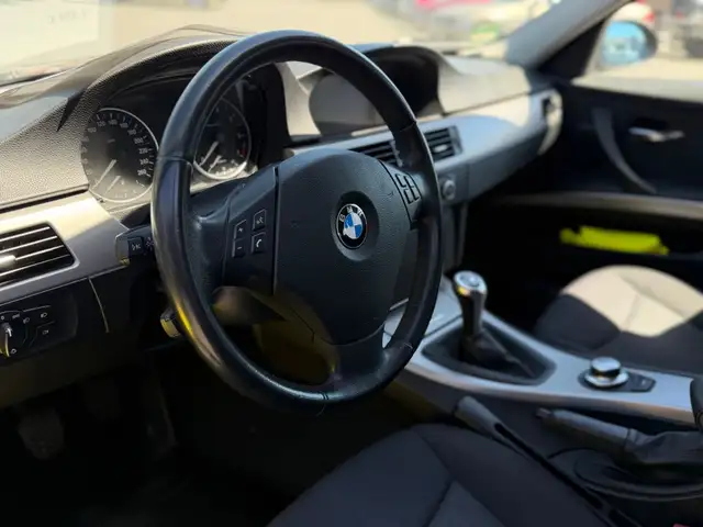 BMW 3 Series view 10