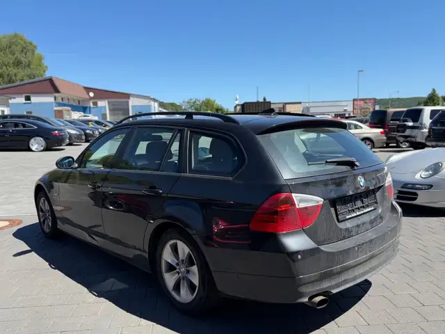 BMW 3 Series view 5