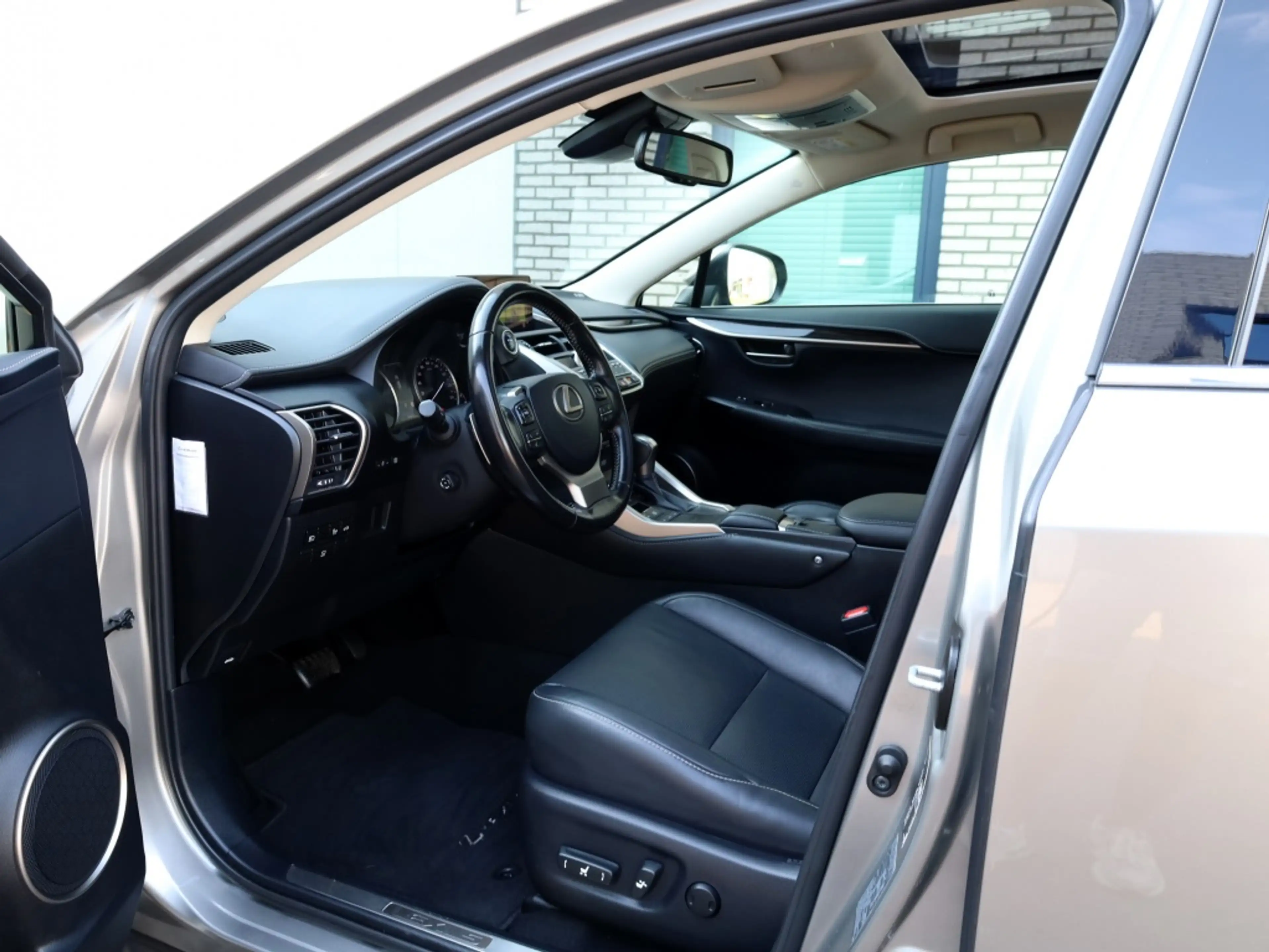 Lexus NX 300h AWD President Line | Panoramadak | Mark Levinson | — photo 3