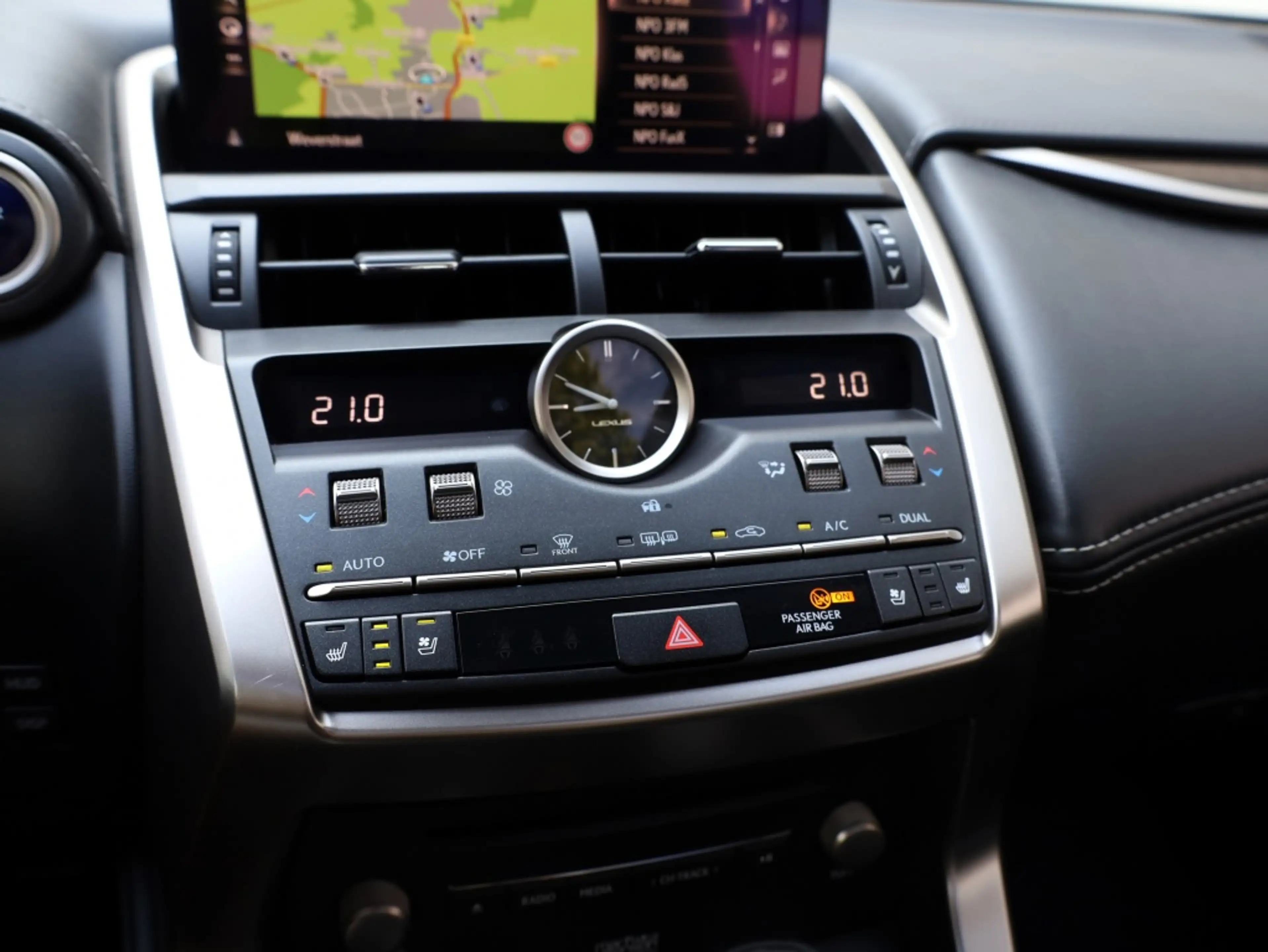 Lexus NX 300h AWD President Line | Panoramadak | Mark Levinson | — photo 19