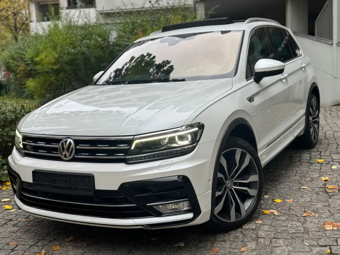 Volkswagen Tiguan R-Line 4Motion/PANO/ACC/HUD/DYNAUDIO/LED Weiß - 1