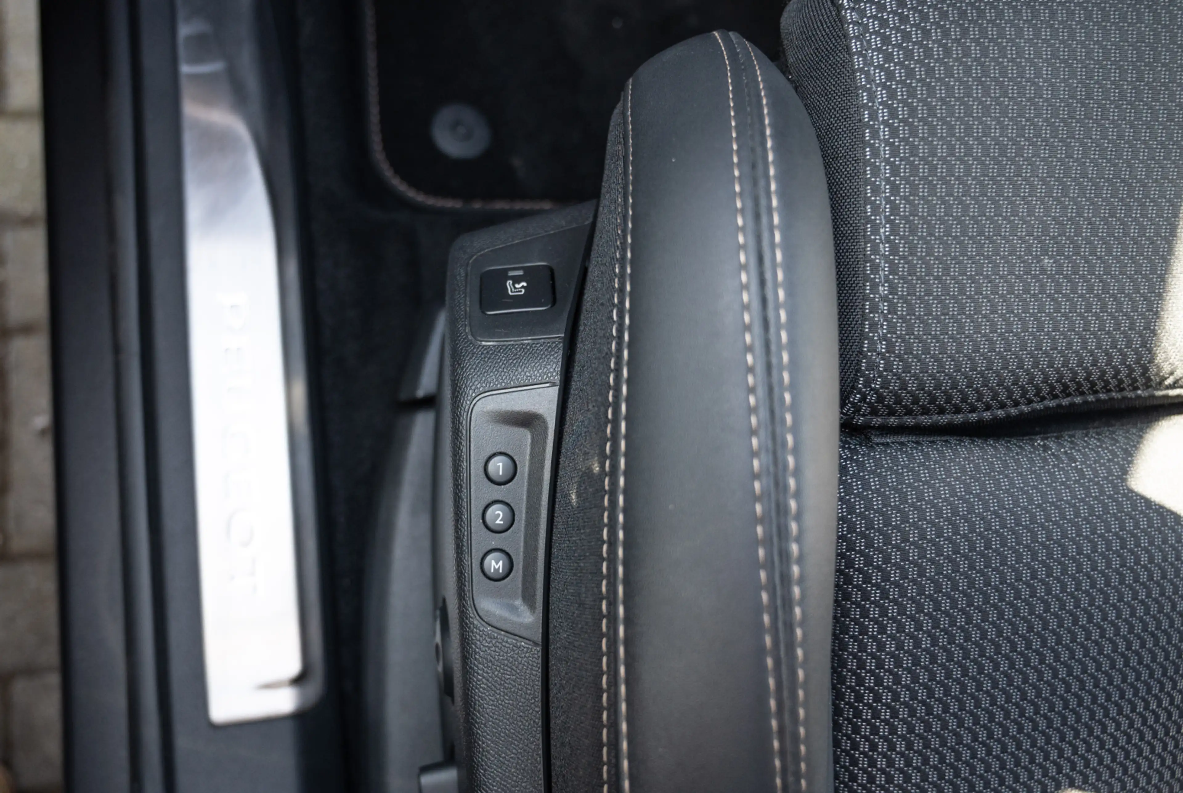Peugeot 3008 GT 1.2 Hybrid 136 e-DSC6 *GW-TOP-DEAL* *INVENTUR-SALE* — photo 6