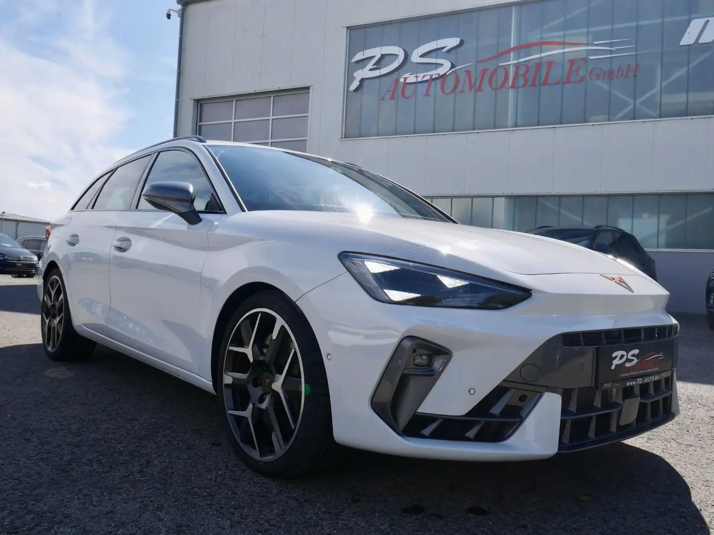 CUPRA Leon 2.0 TSI DSG ST 4WD+Pano+Matrix+Sennheiser Weiß - 1