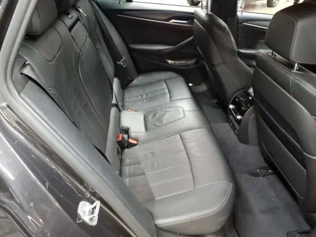 BMW 5 Series view 14