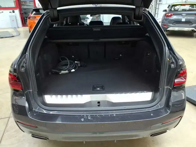 BMW 5 Series view 15