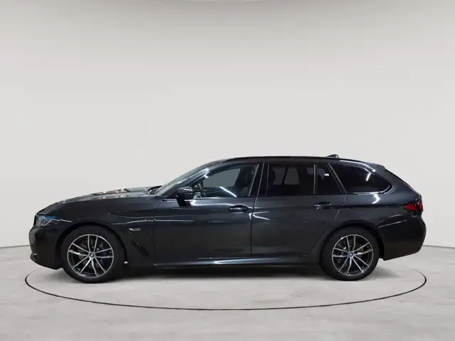 BMW 5 Series view 6
