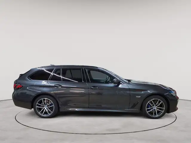 BMW 5 Series view 3