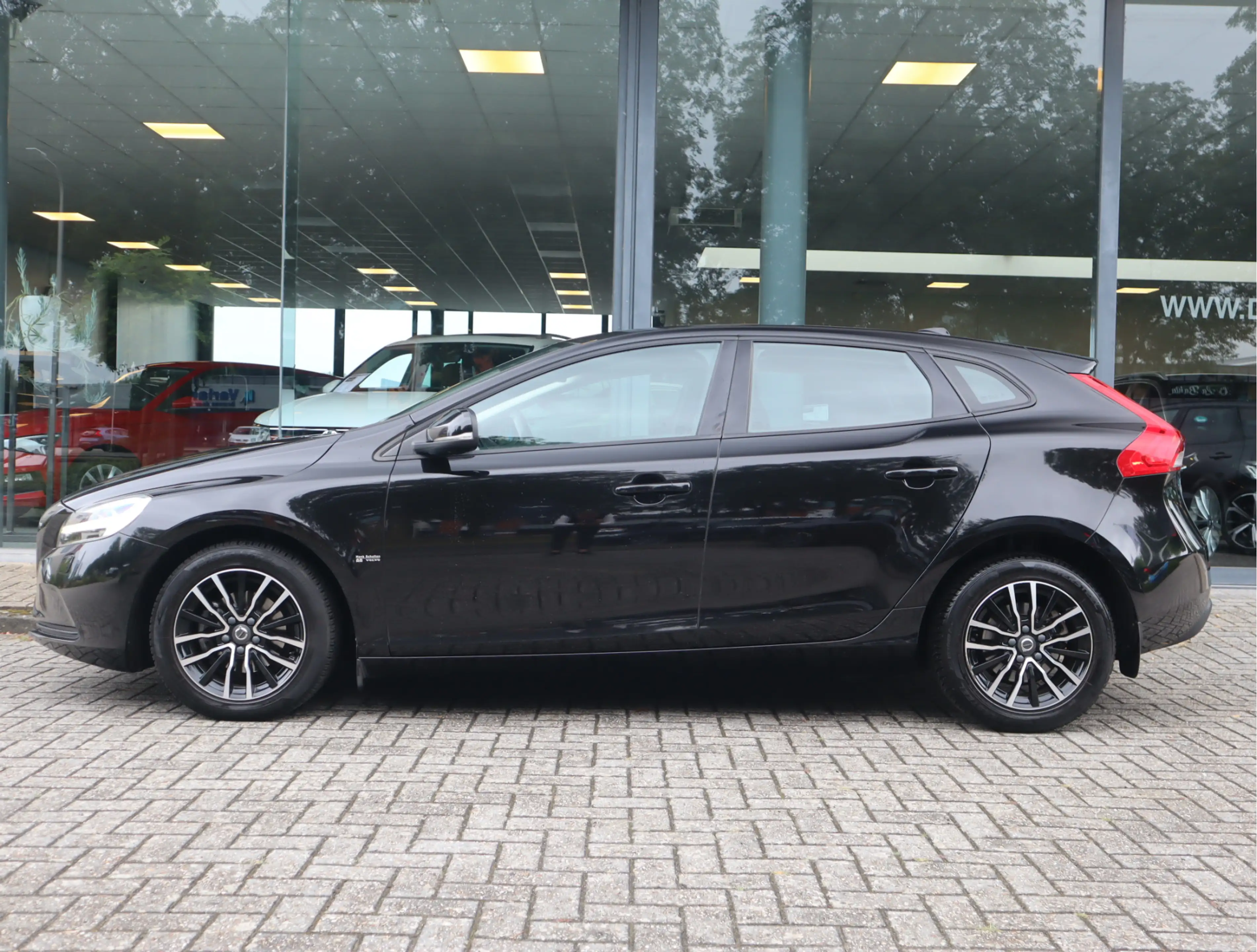 Volvo V40 2.0 D2 Nordic+ Navi / Elekramen / Cruise / Lm-velg — photo 2