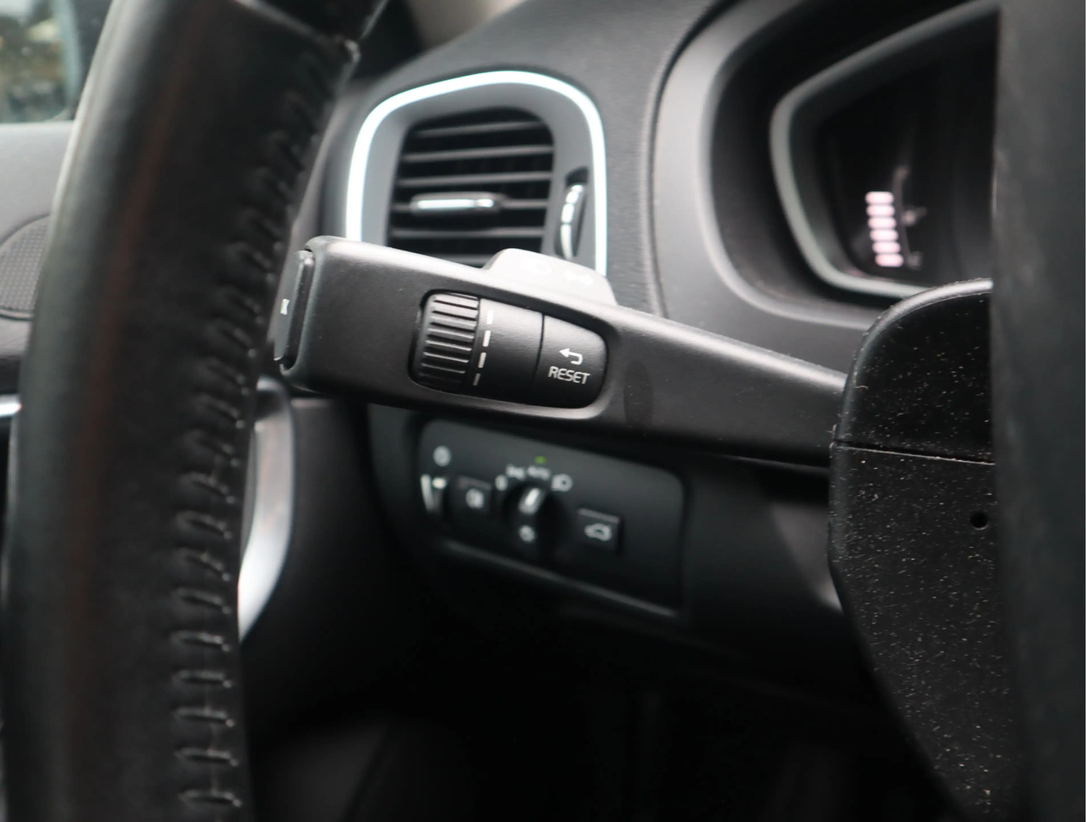 Volvo V40 2.0 D2 Nordic+ Navi / Elekramen / Cruise / Lm-velg — photo 19