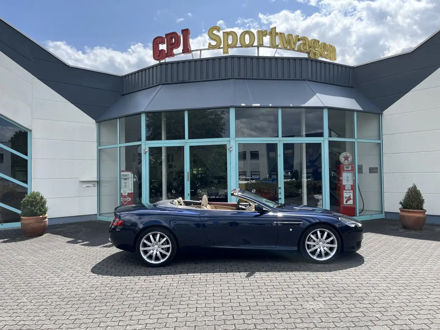 Aston Martin DB9 Volante mit top Historie Modrá - 2