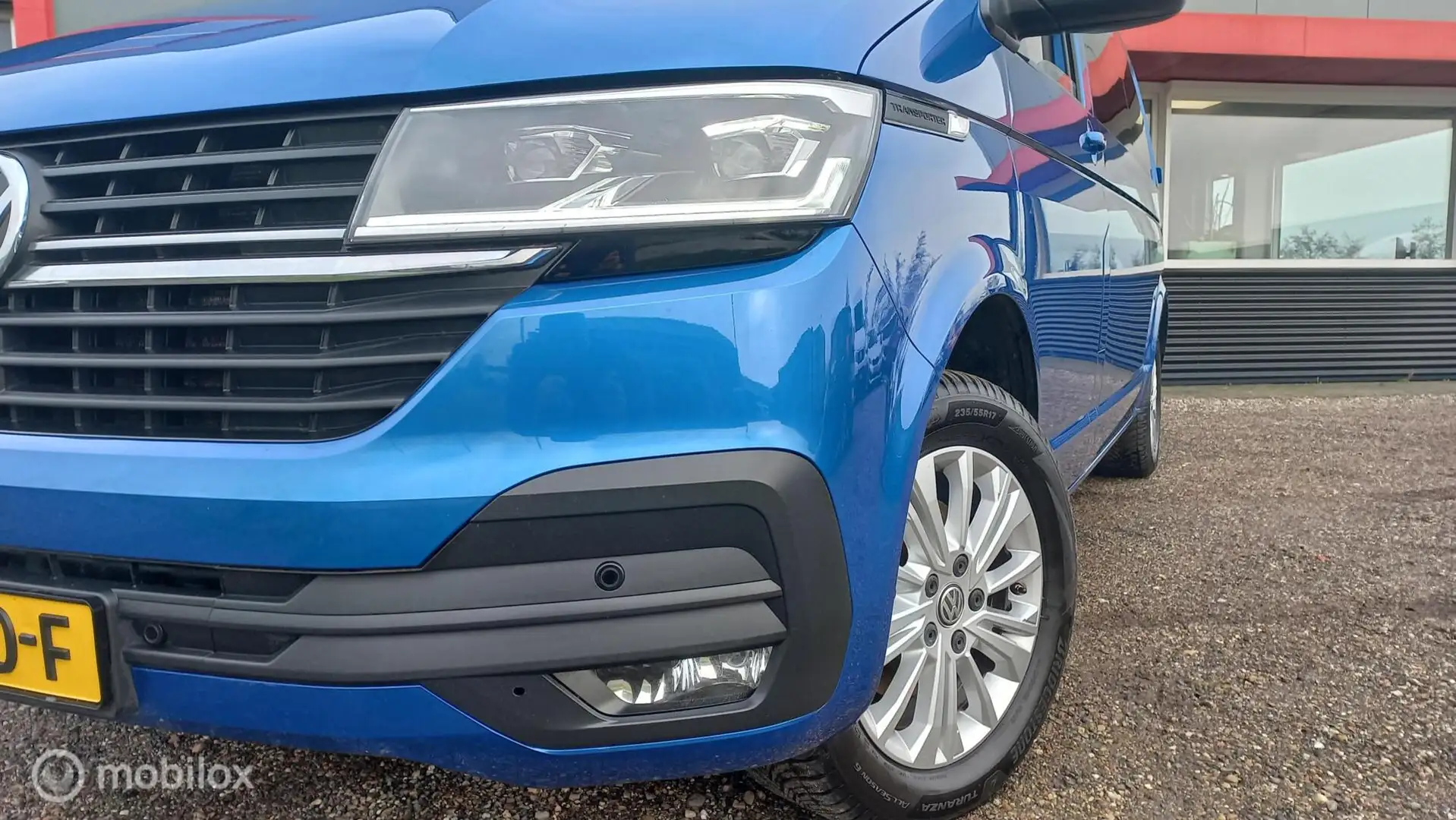 Volkswagen T6.1 Transporter 2.0 TDI L2H1 30 DC Bleu - 2