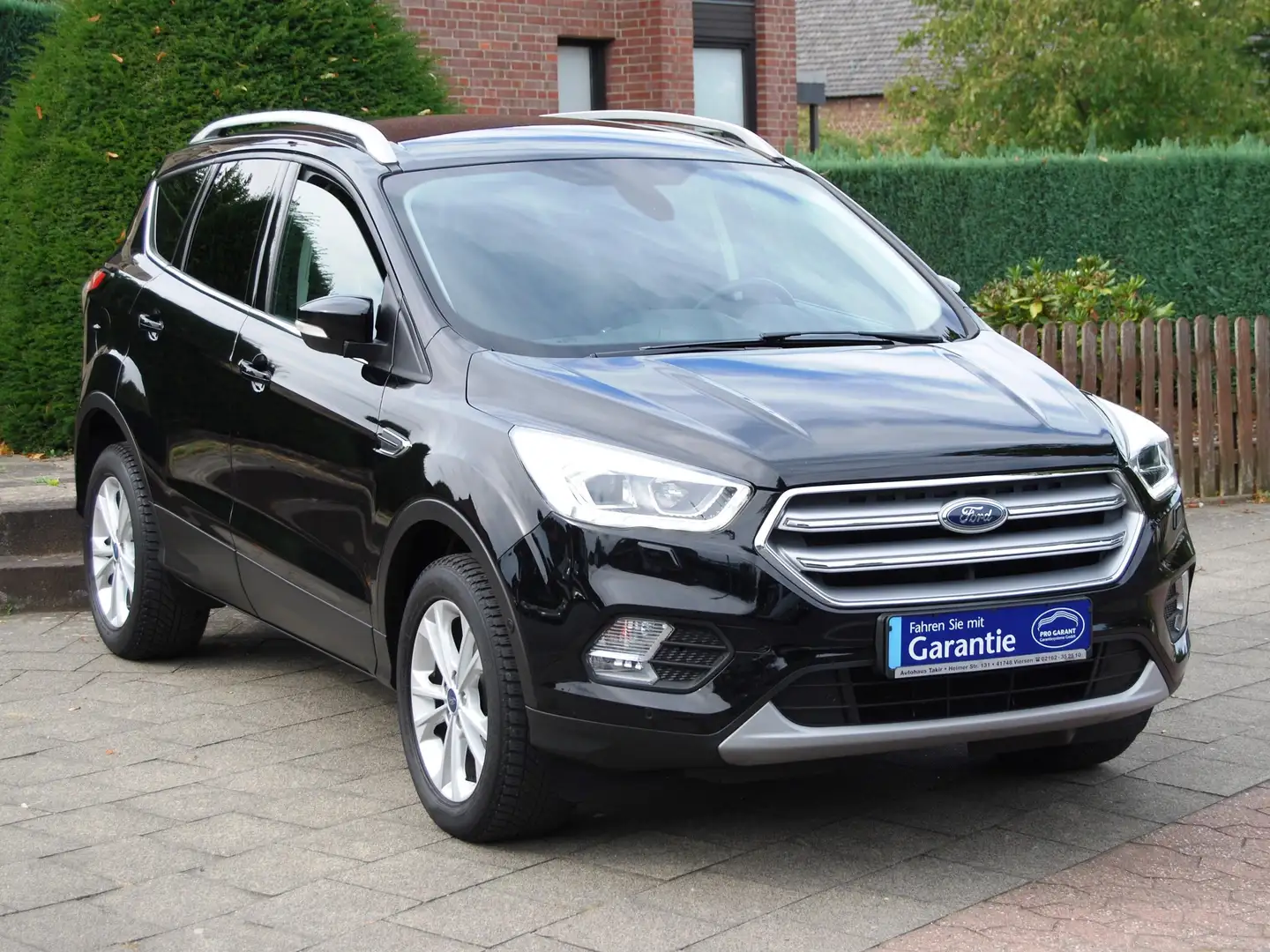 Ford Kuga Titanium * 2.Hand - Service Neu - Garantie * Zwart - 2