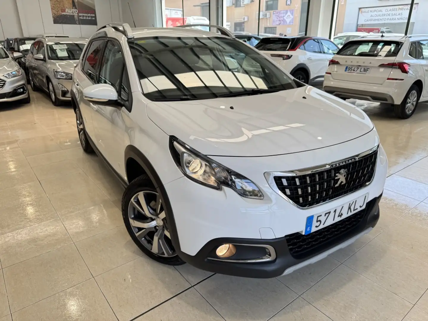 Peugeot 2008 1.2 PureTech S&S Allure 130 Weiß - 2