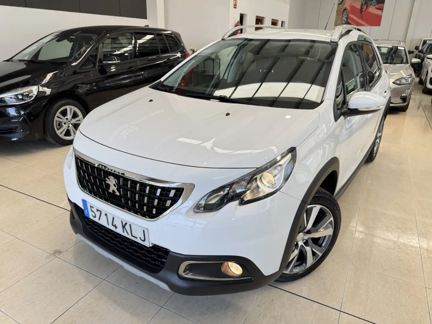 Peugeot 2008 1.2 PureTech S&S Allure 130 Weiß - 1