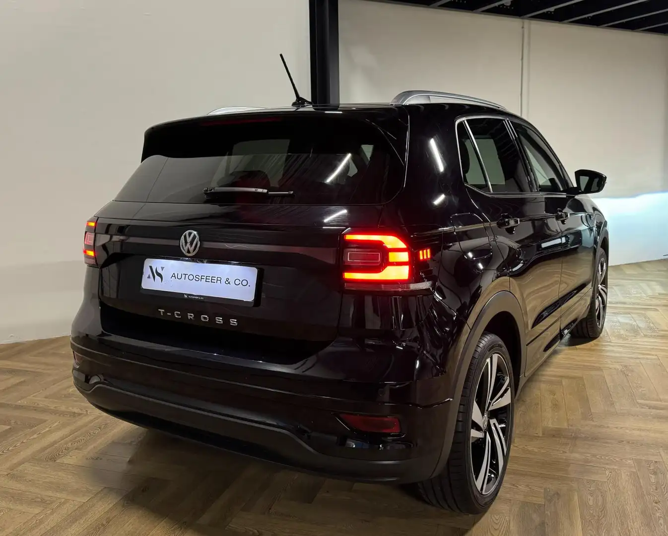 Volkswagen T-Cross 1.0 TSI R-Line KEYLESS PDC BEATS Zwart - 2