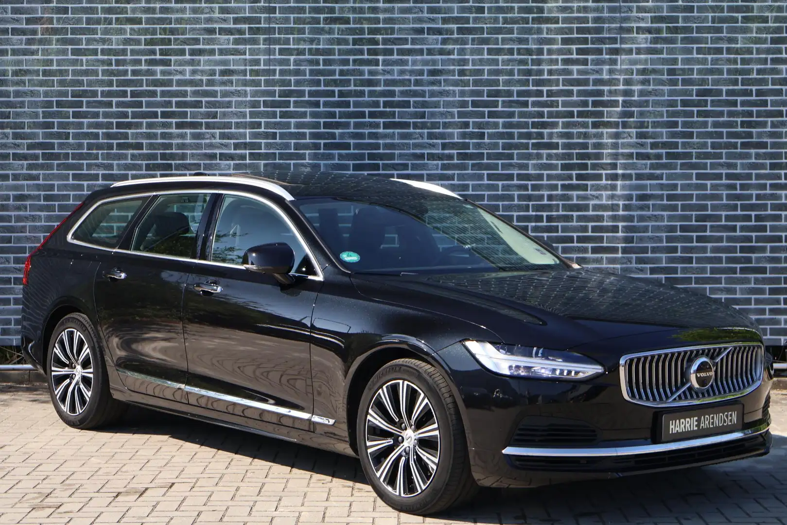 Volvo V90 Recharge T6 AWD Inscription | Panoramadak | Adapti Zwart - 2