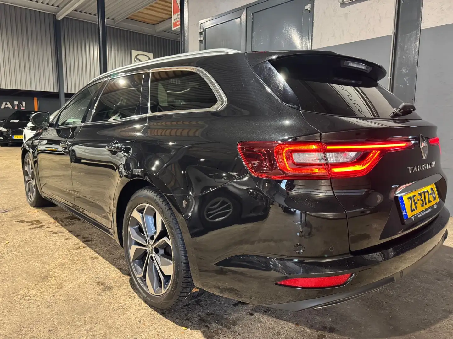 Renault Talisman Estate 1.6 TCe Intens Trekhaak 200pk Panoramadak C Noir - 2