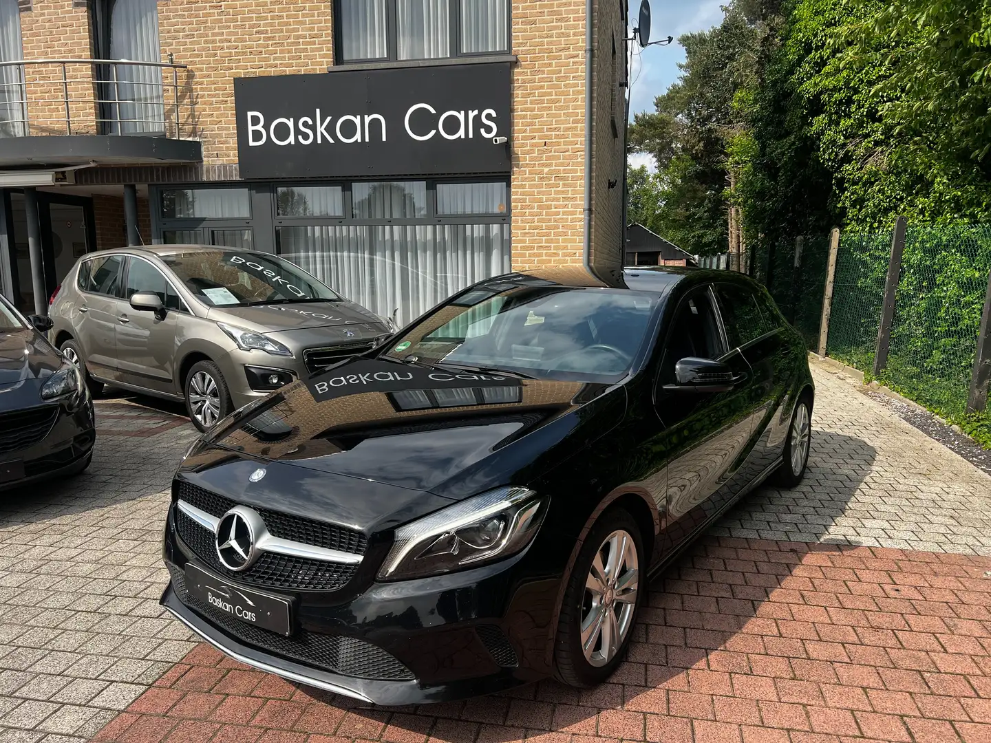 Mercedes-Benz A 180 /M2017/URBAN/GROOT SCHERM/START STOP/12M GARANTIE Schwarz - 2