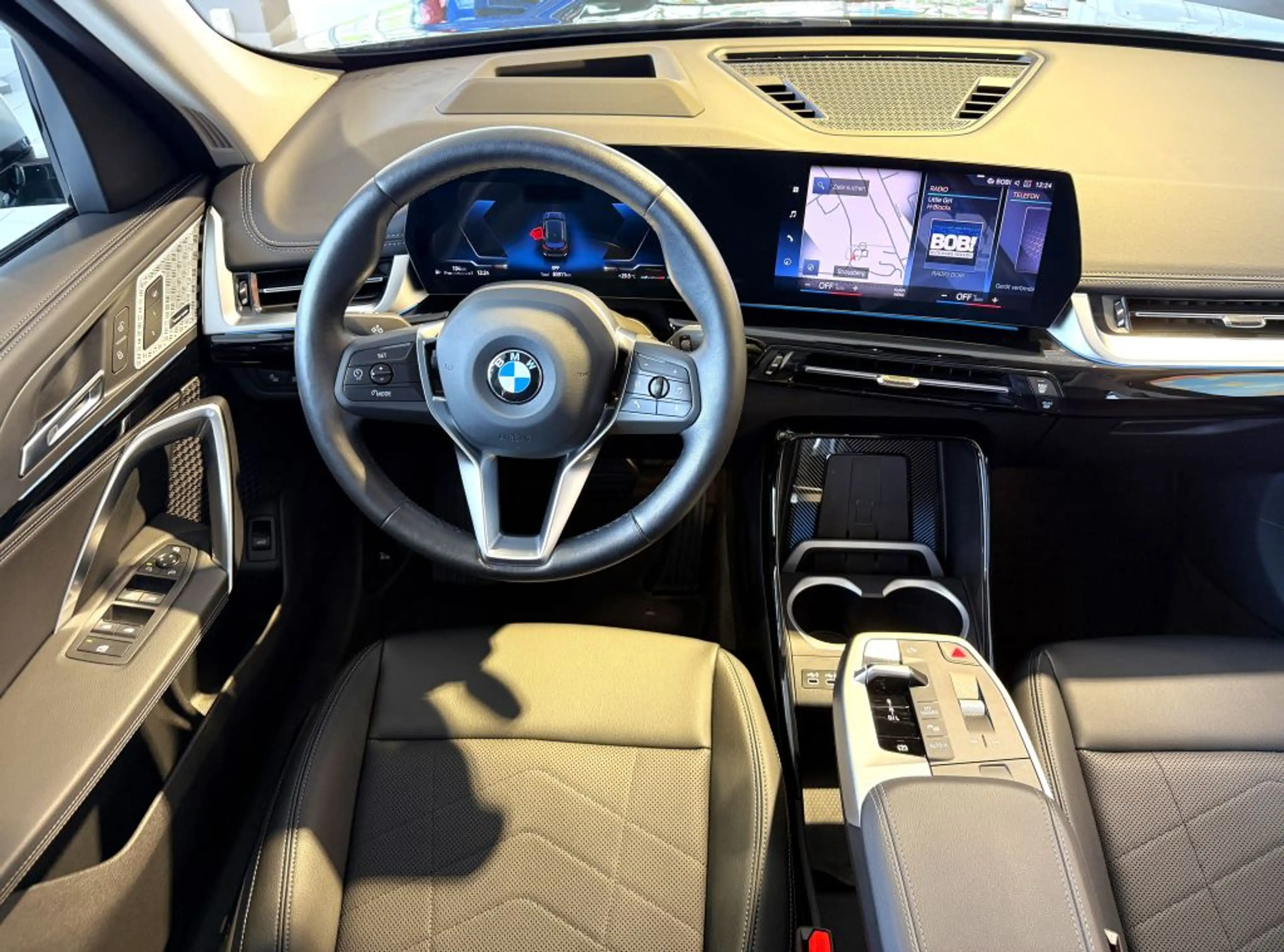 BMW X1 sDr.18i xLine PANO+ACC+HARM+SPUR+LEDadp.+KOMF — photo 4