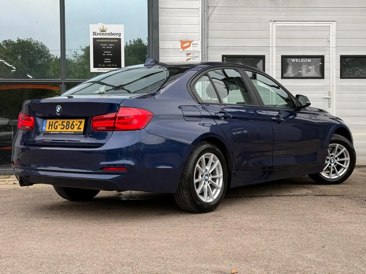 BMW 318 3-serie 318i Essential, NAP, LED, NAVI Bleu - 2