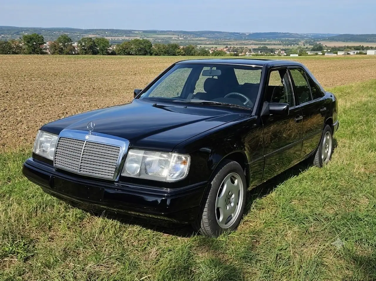 Mercedes-Benz 200, foto 1