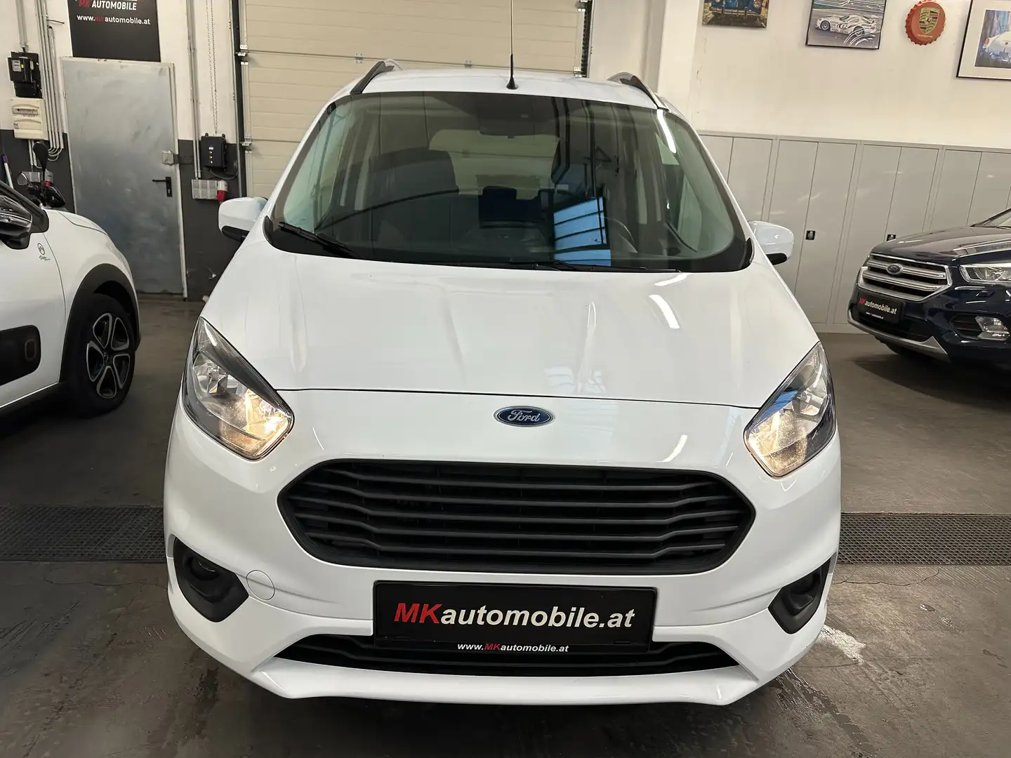 Ford Tourneo Courier 1,0 EcoBoost Trend Start/Stop Weiß - 2