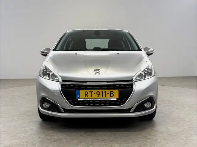Peugeot 208 view 8