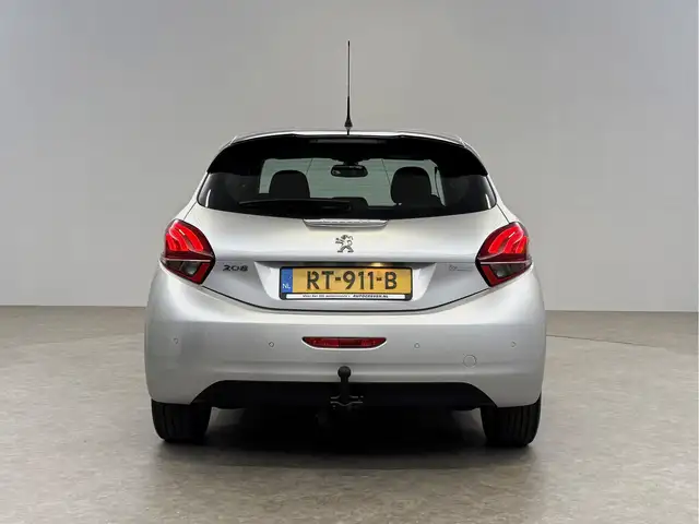 Peugeot 208 view 9