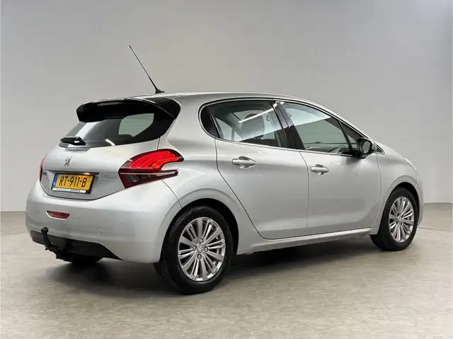 Peugeot 208 view 12