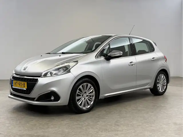 Peugeot 208 view 7