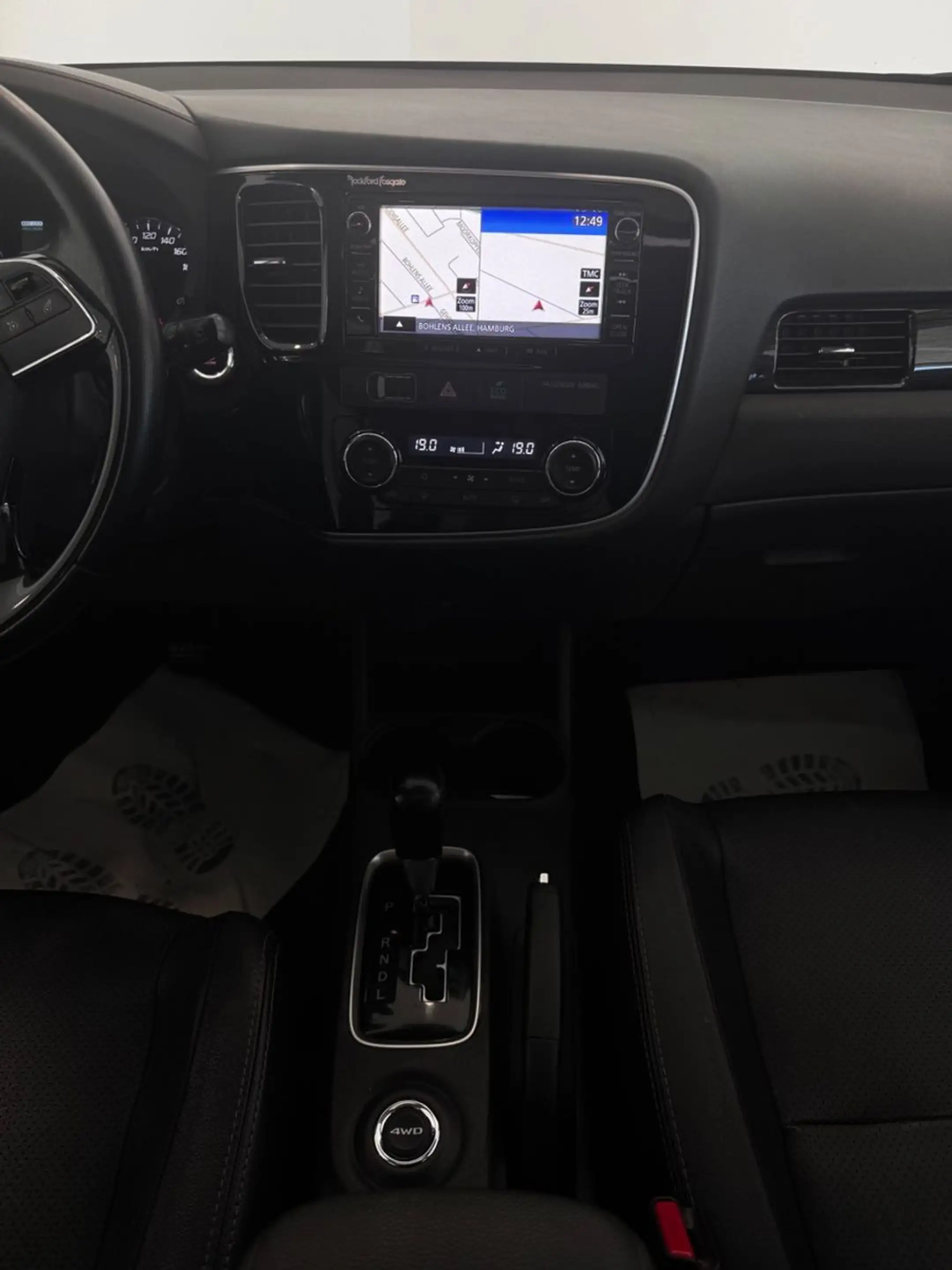 Mitsubishi Outlander 2.2 DI-D Top 4WD|7-SITZE|AHK|SCHIEBED. — photo 17
