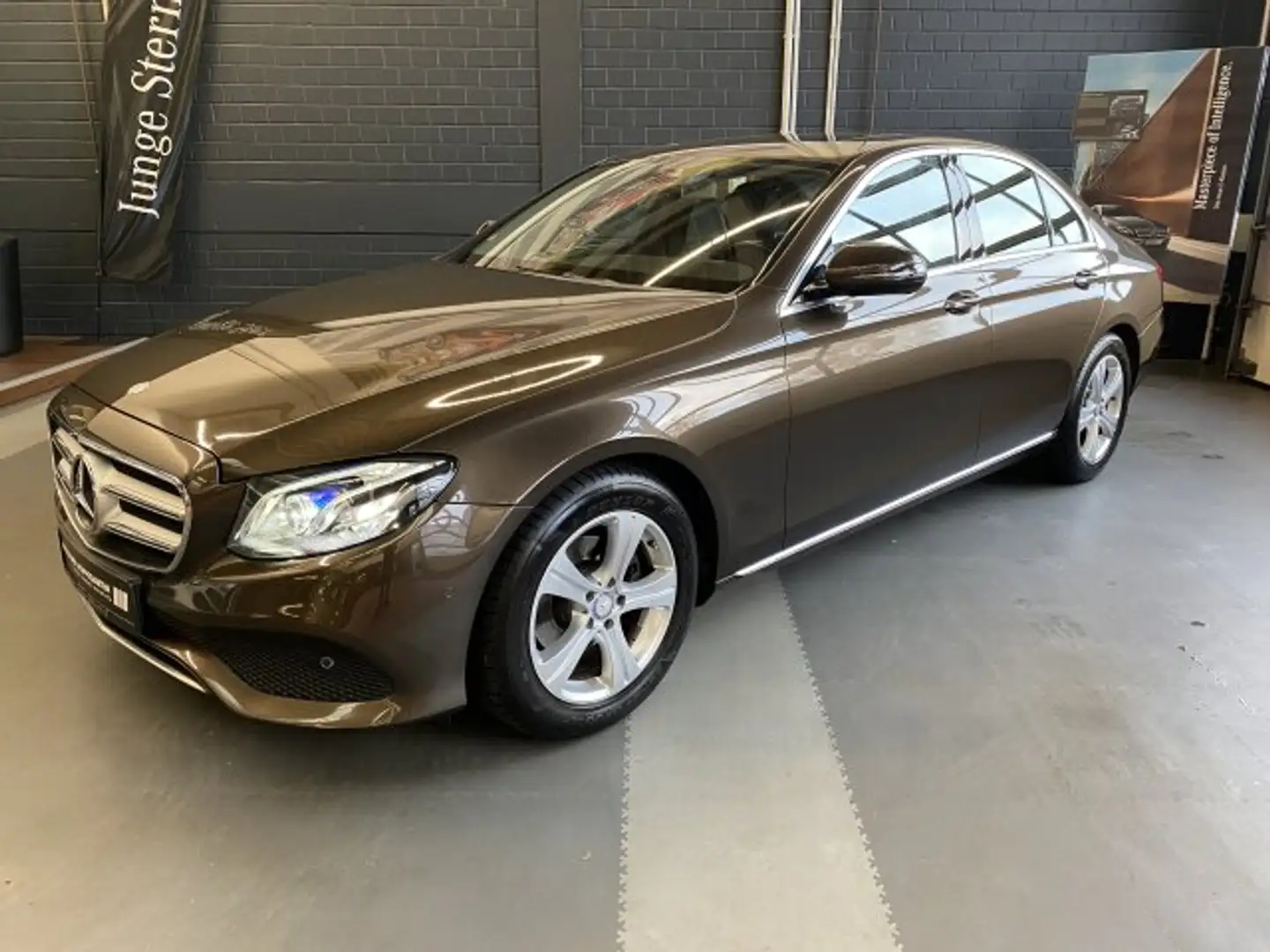 Mercedes-Benz E 200 E 200 Navi LED-Multi Sitzh.PTS Kamera Schiebed. Marrone - 2