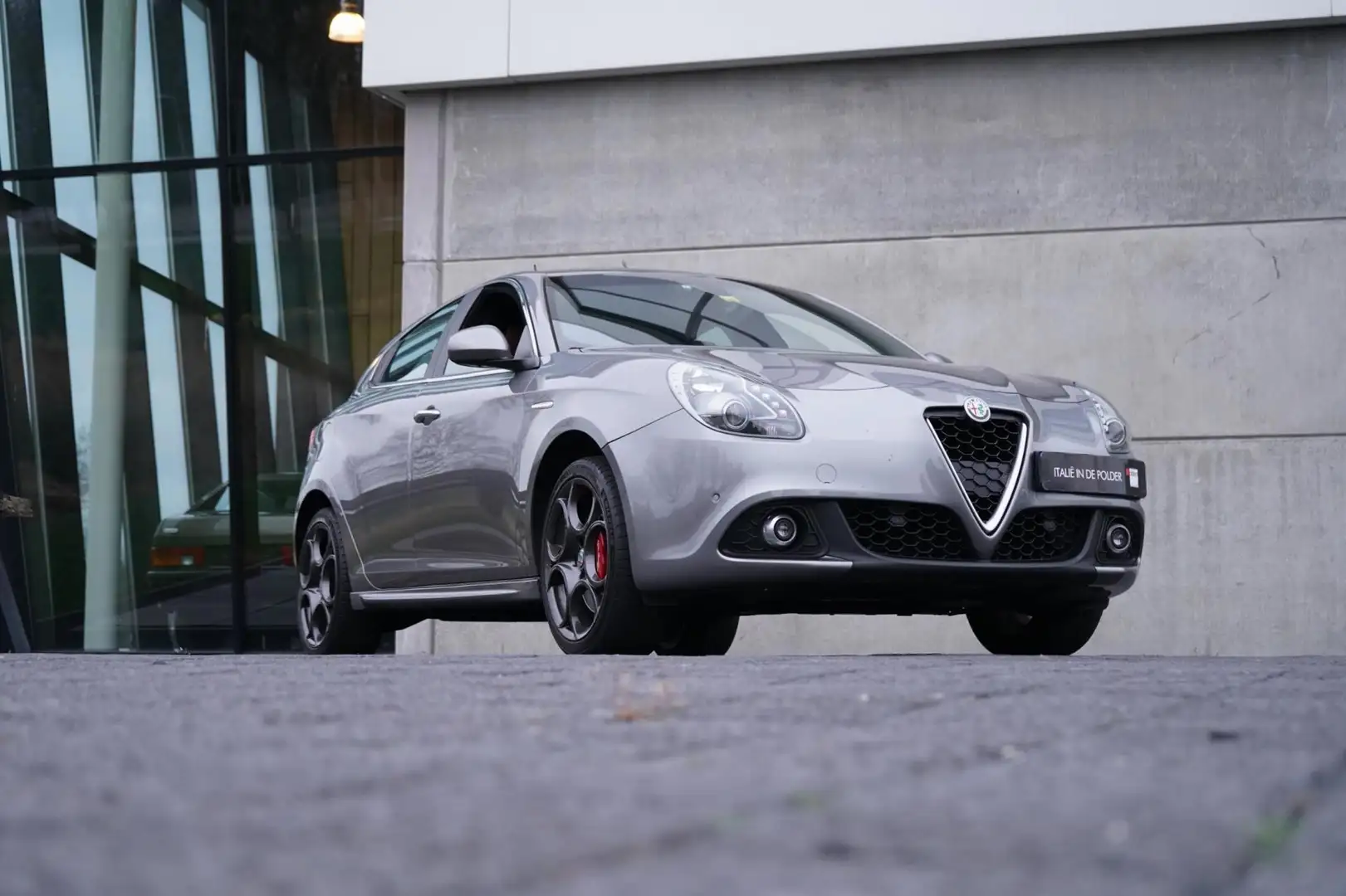 Alfa Romeo Giulietta 1.4 Turbo MultiAir Super Grijs - 1