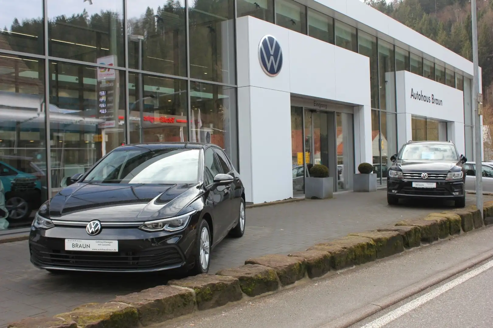 Volkswagen Golf VIII Lim. 1.5TSI *Navi, LED, Kamera* Schwarz - 1