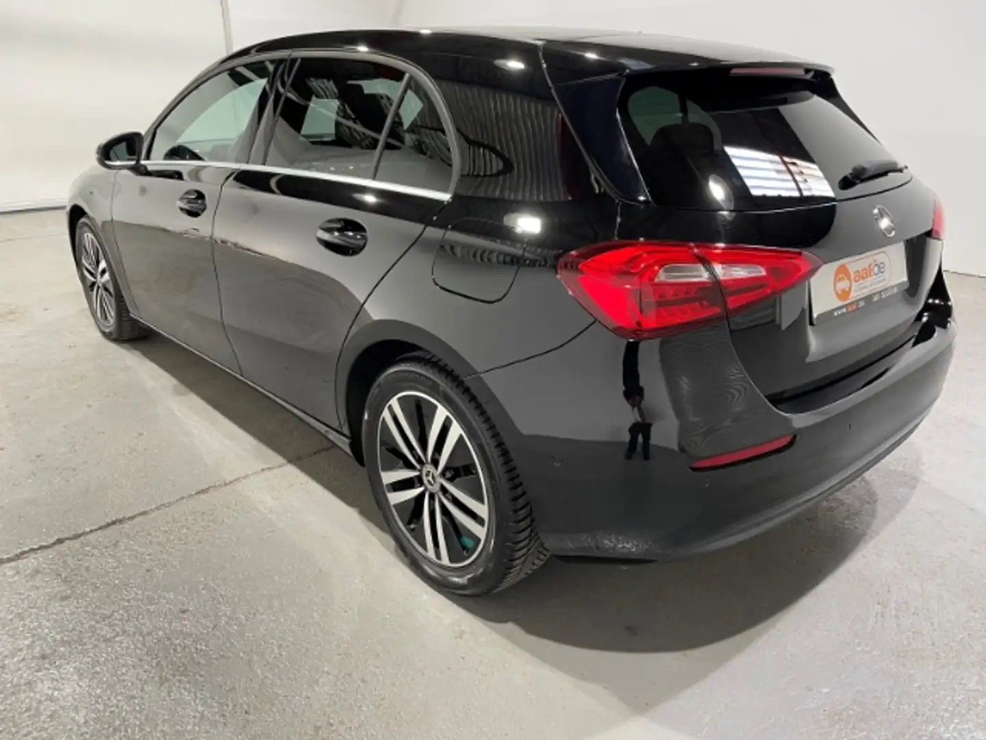 Mercedes-Benz A 180 Automatik Navi Klima PDC Schwarz - 2