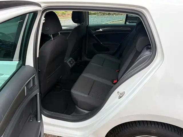 Volkswagen Golf view 13