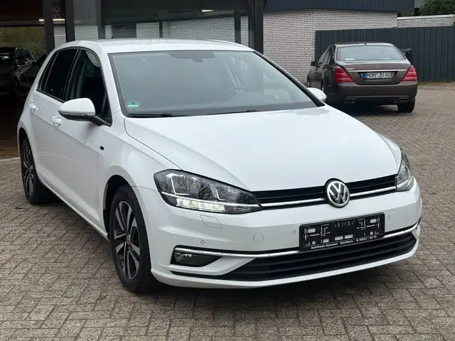 Volkswagen Golf view 2