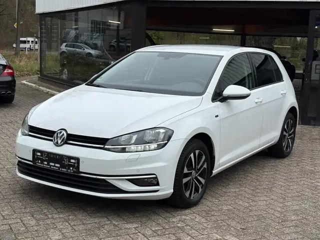 Volkswagen Golf view 4