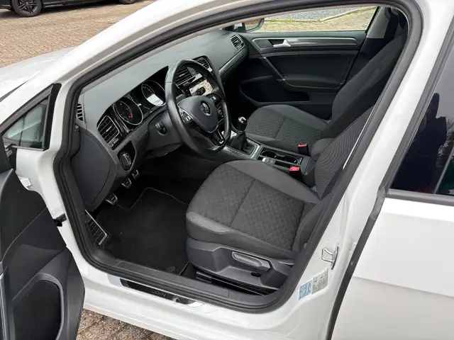 Volkswagen Golf view 10