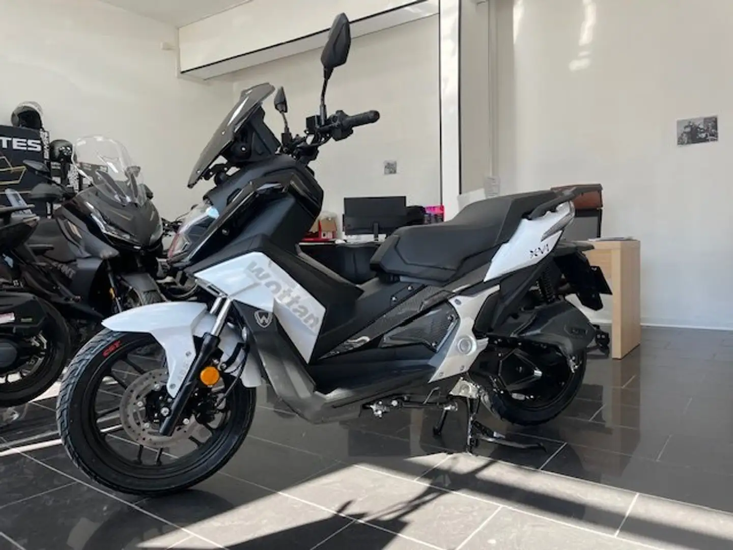 Altro wottan sixteen 125 INTERESSI 0 Bianco - 1