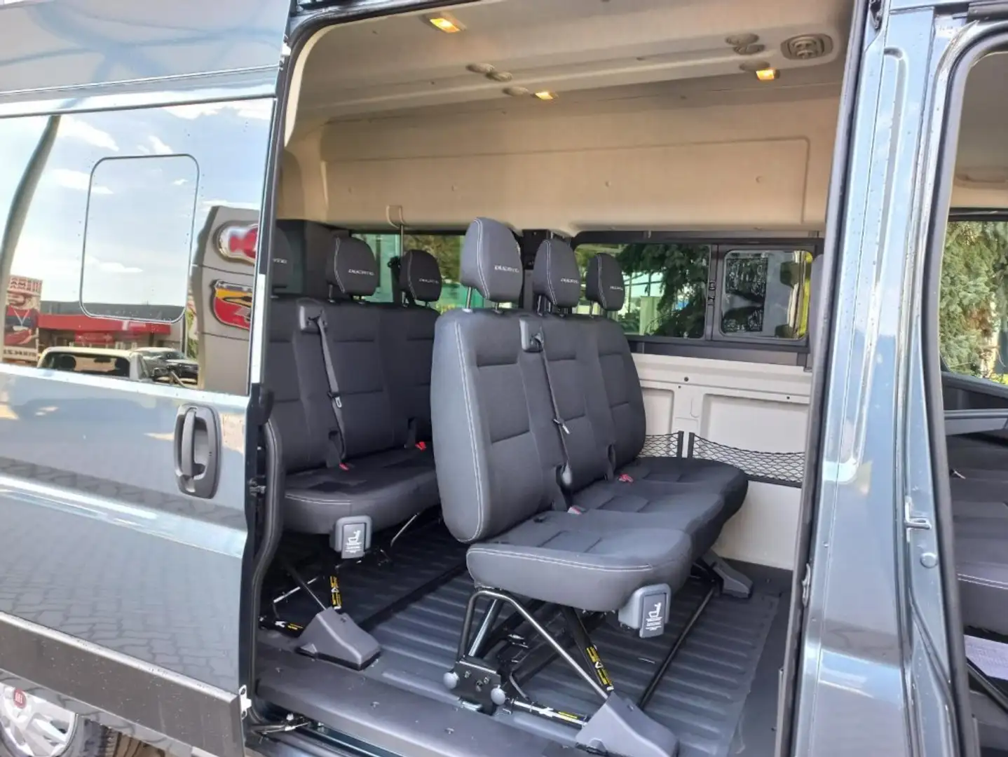 Fiat Ducato Kombi 9-Sitzer L2H2 33 140PS Grey - 2