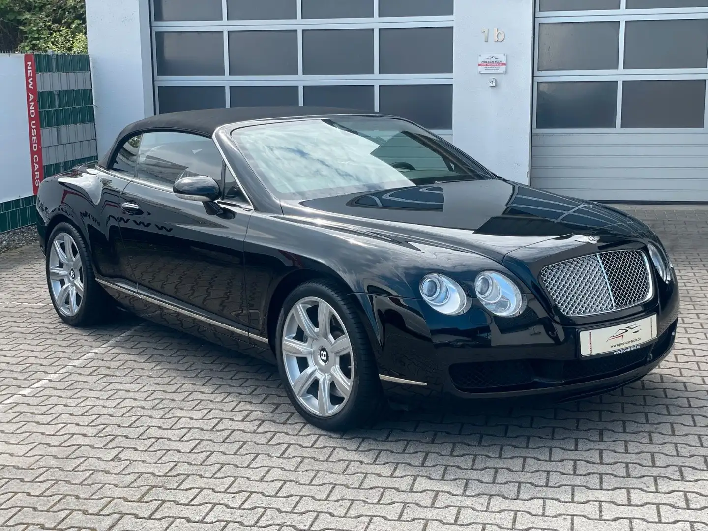 Bentley Continental GTC Noir - 2