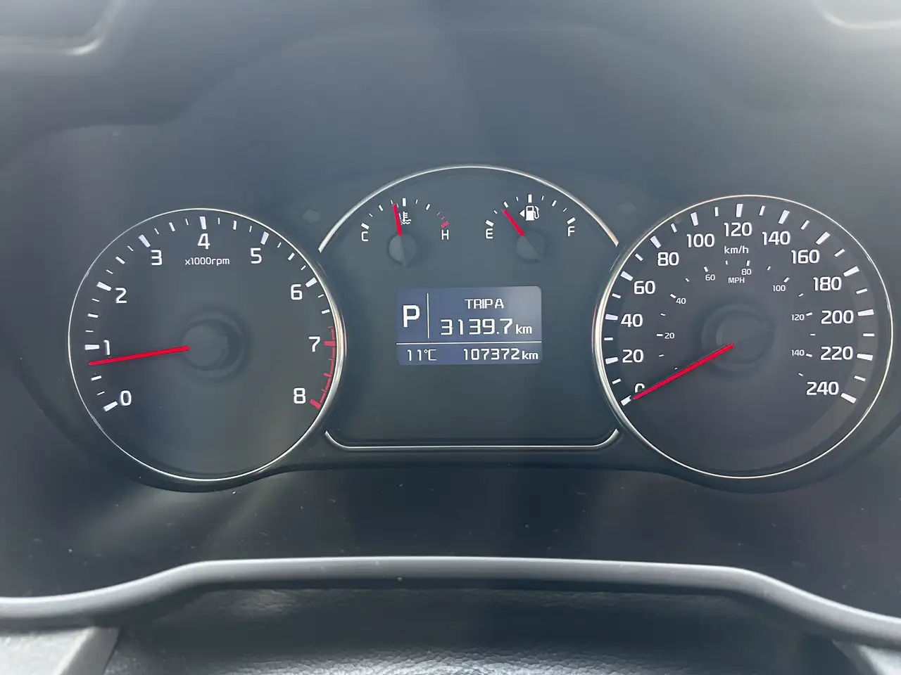 Kia Rondo снимка Kia Rondo