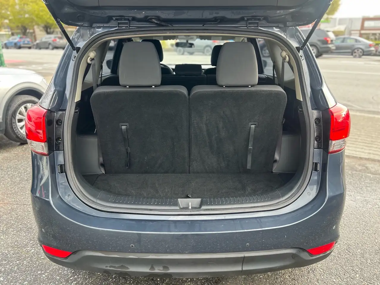Kia Rondo снимка Kia Rondo
