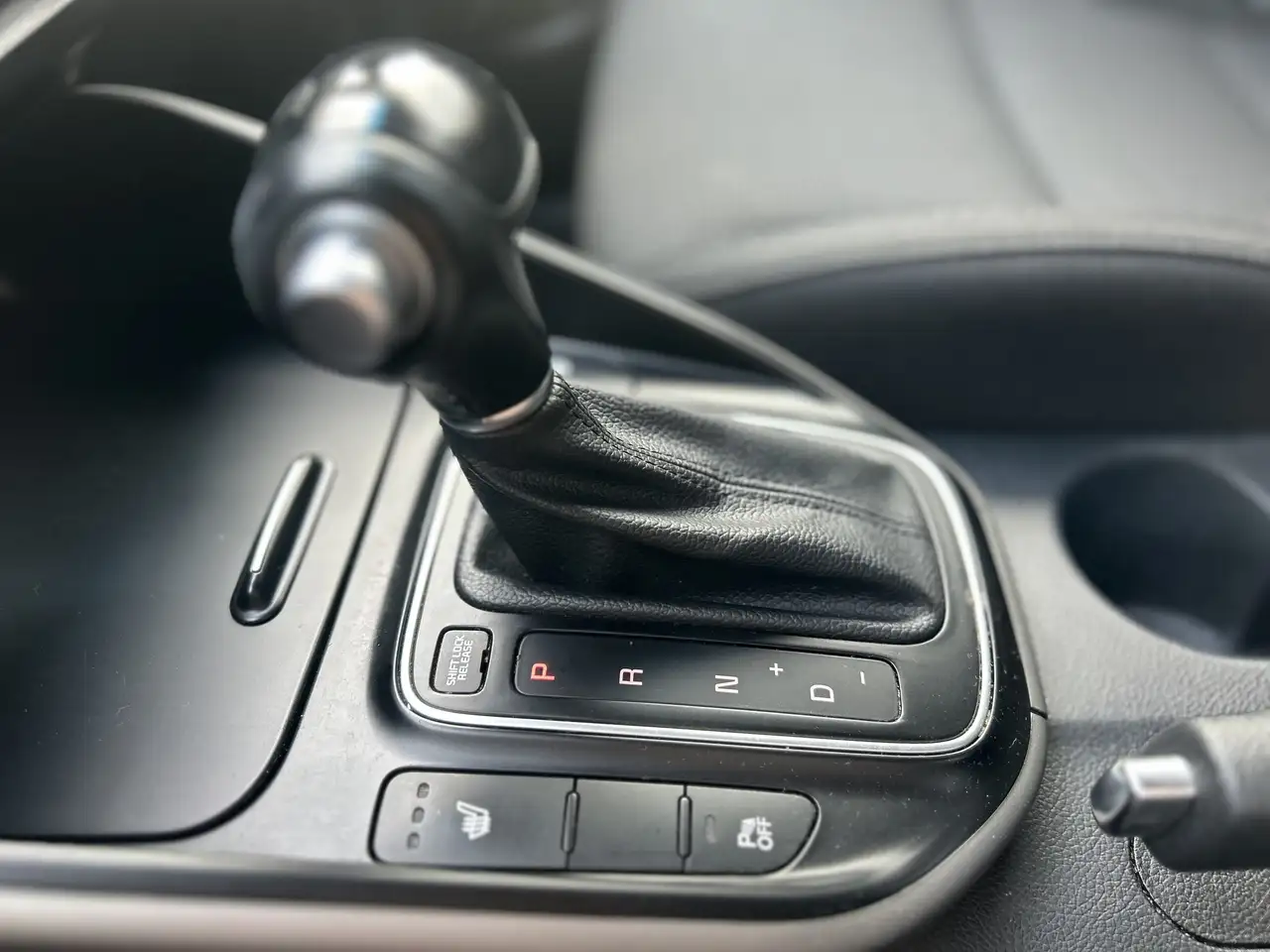 Kia Rondo снимка Kia Rondo