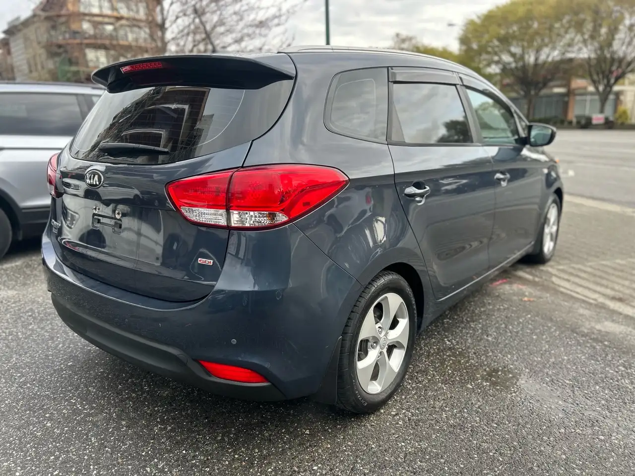 Kia Rondo снимка Kia Rondo