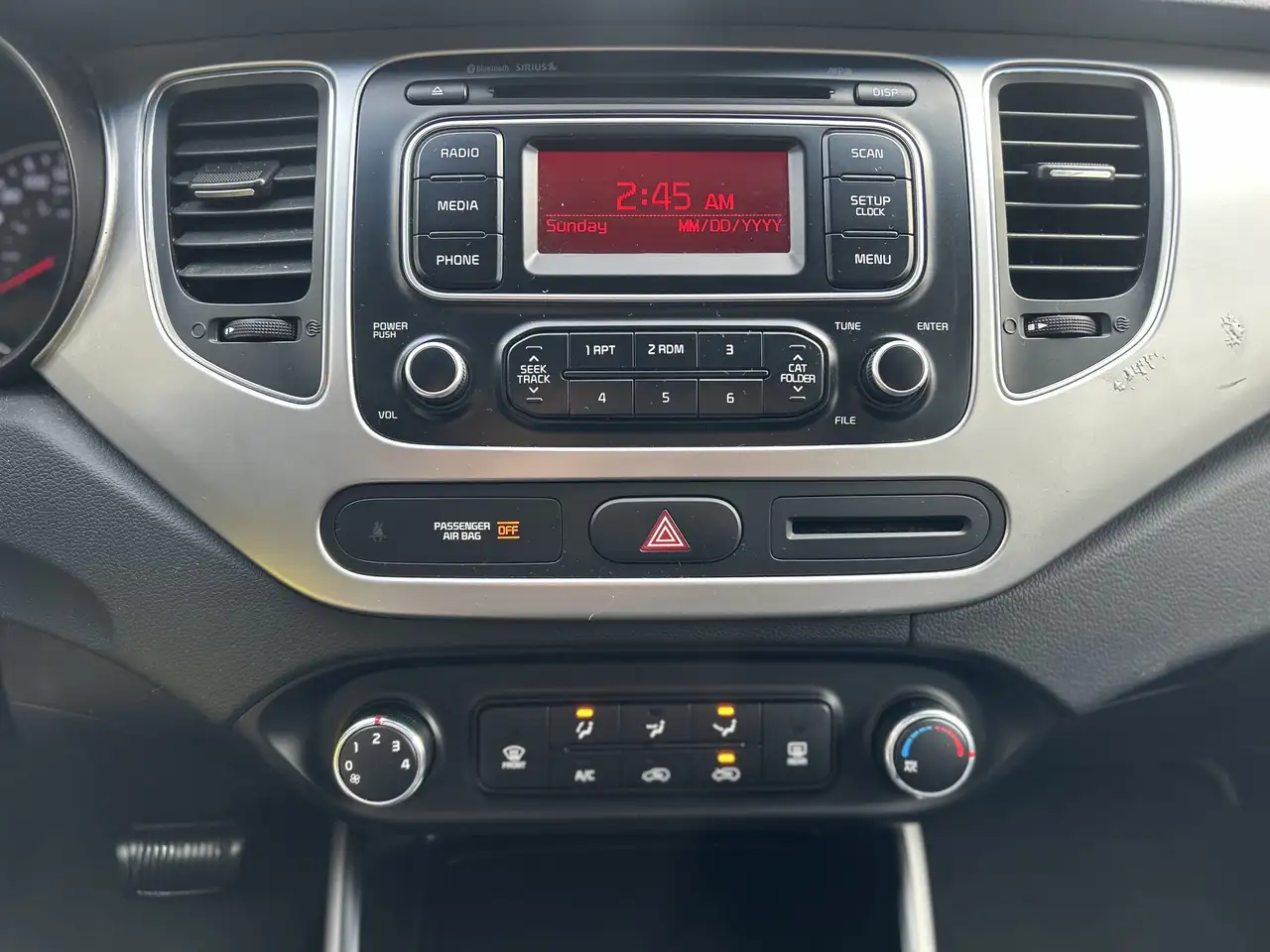 Kia Rondo снимка Kia Rondo
