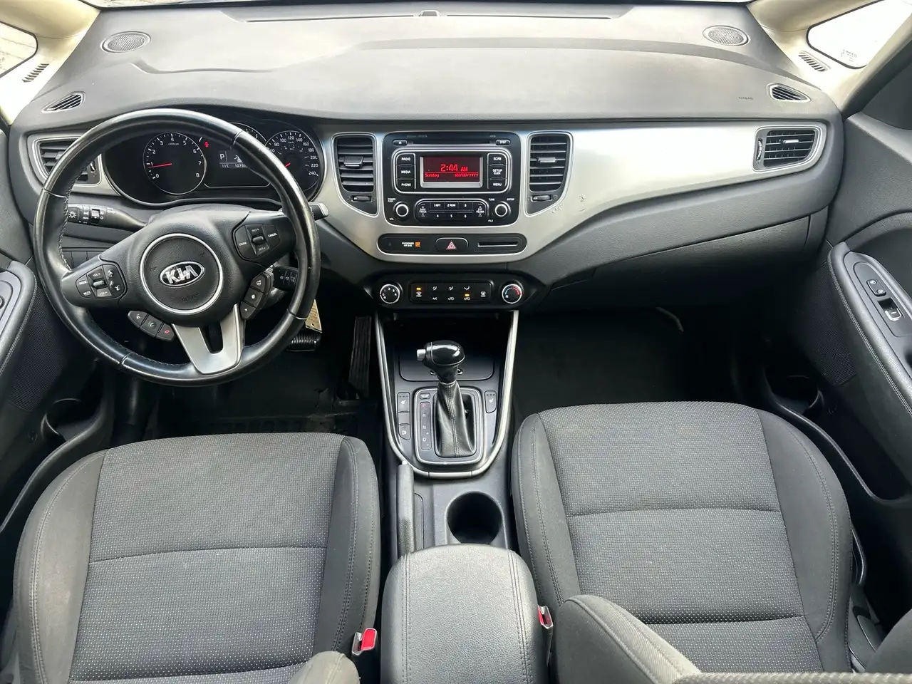 Kia Rondo снимка Kia Rondo
