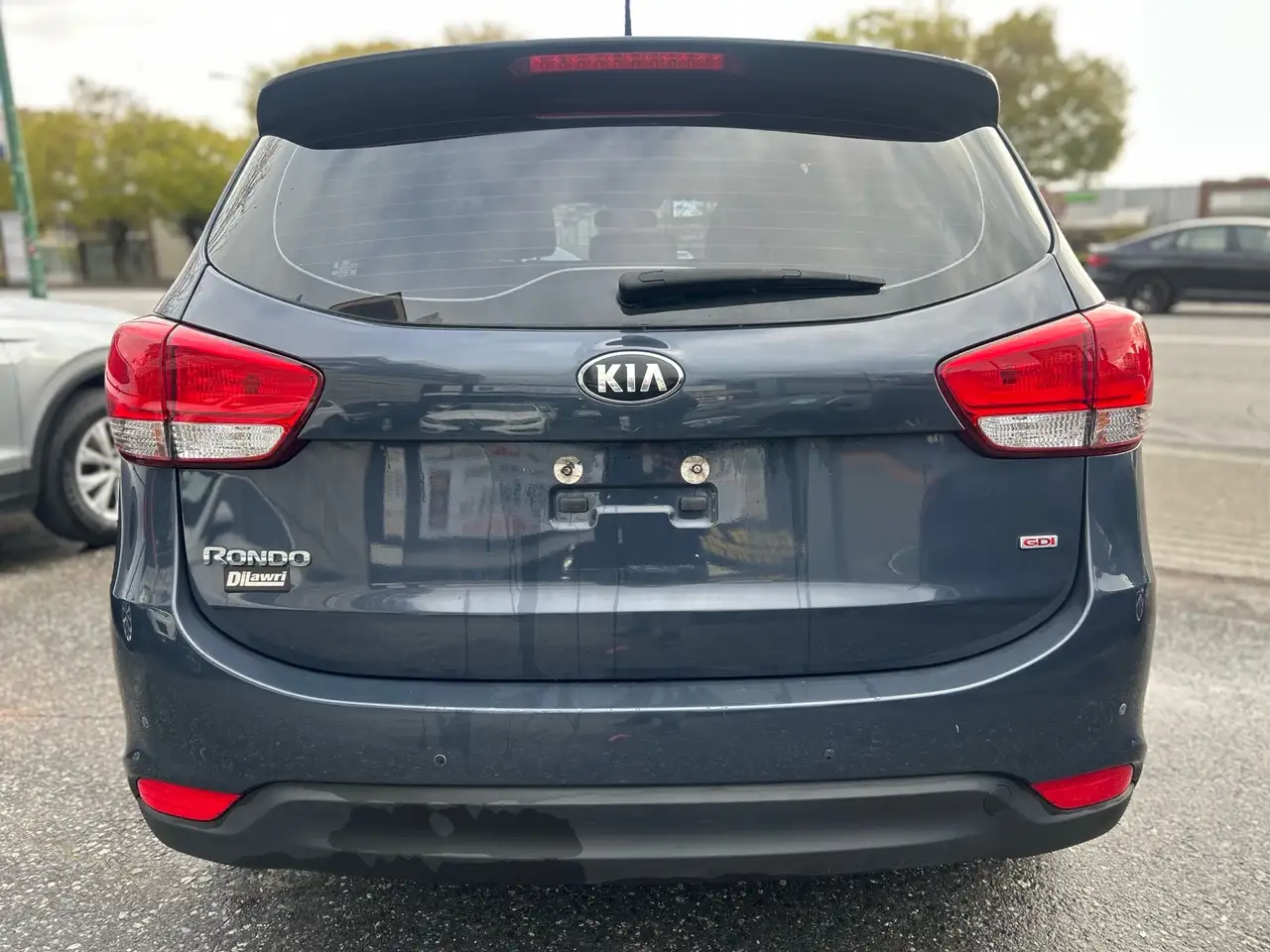 Kia Rondo снимка Kia Rondo