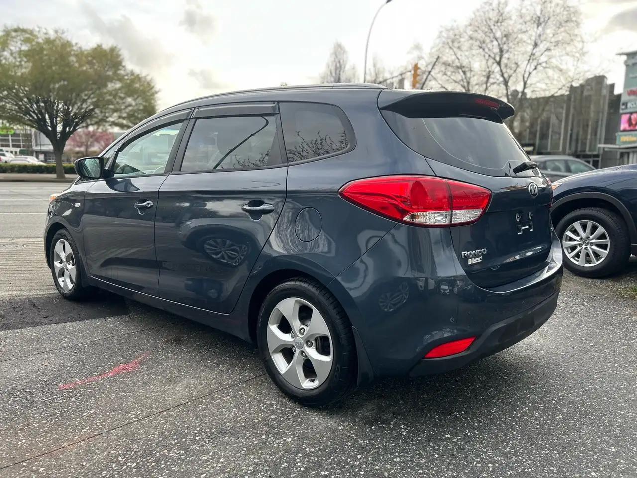 Kia Rondo снимка Kia Rondo